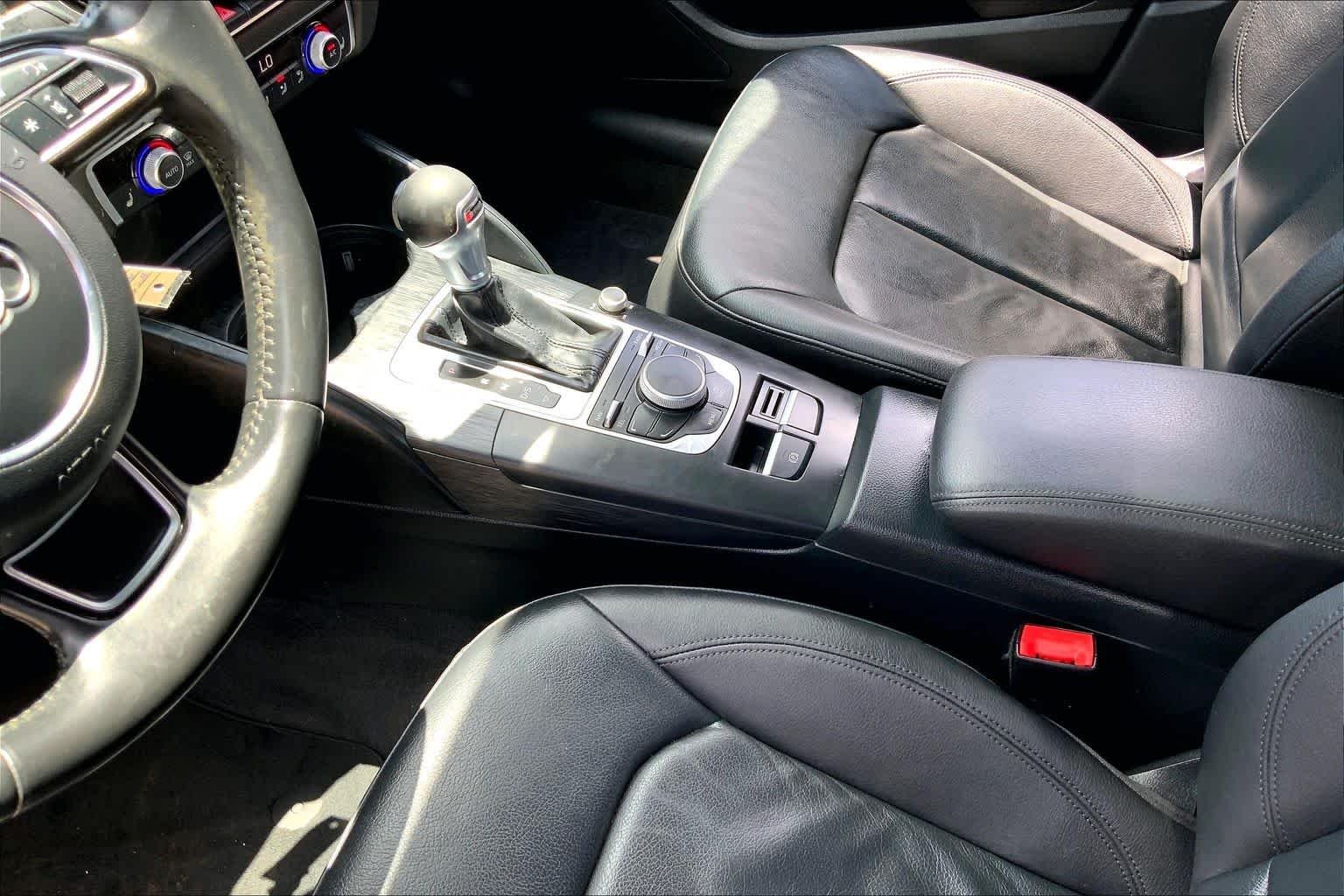 Used 2016 Florett Silver Metallic Audi 2.0T Premium image 17