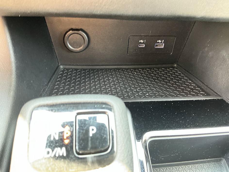 Used 2022 Super Black Nissan SL image 20