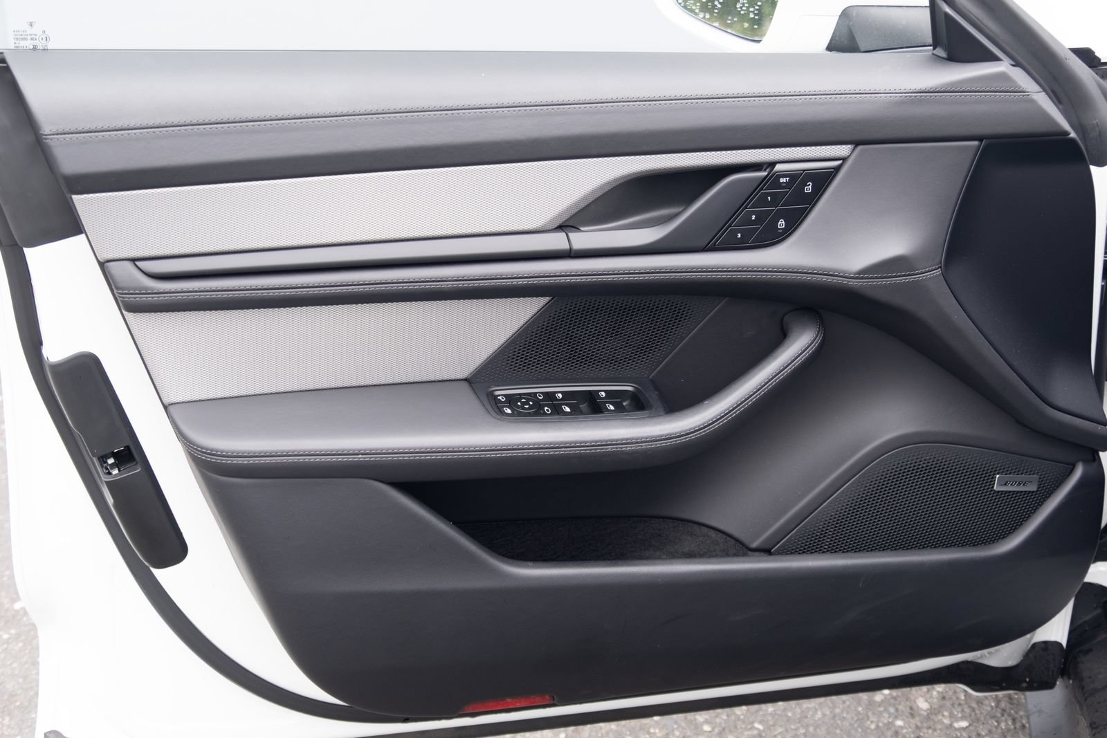 2024 Porsche Taycan GTS - Photo 17