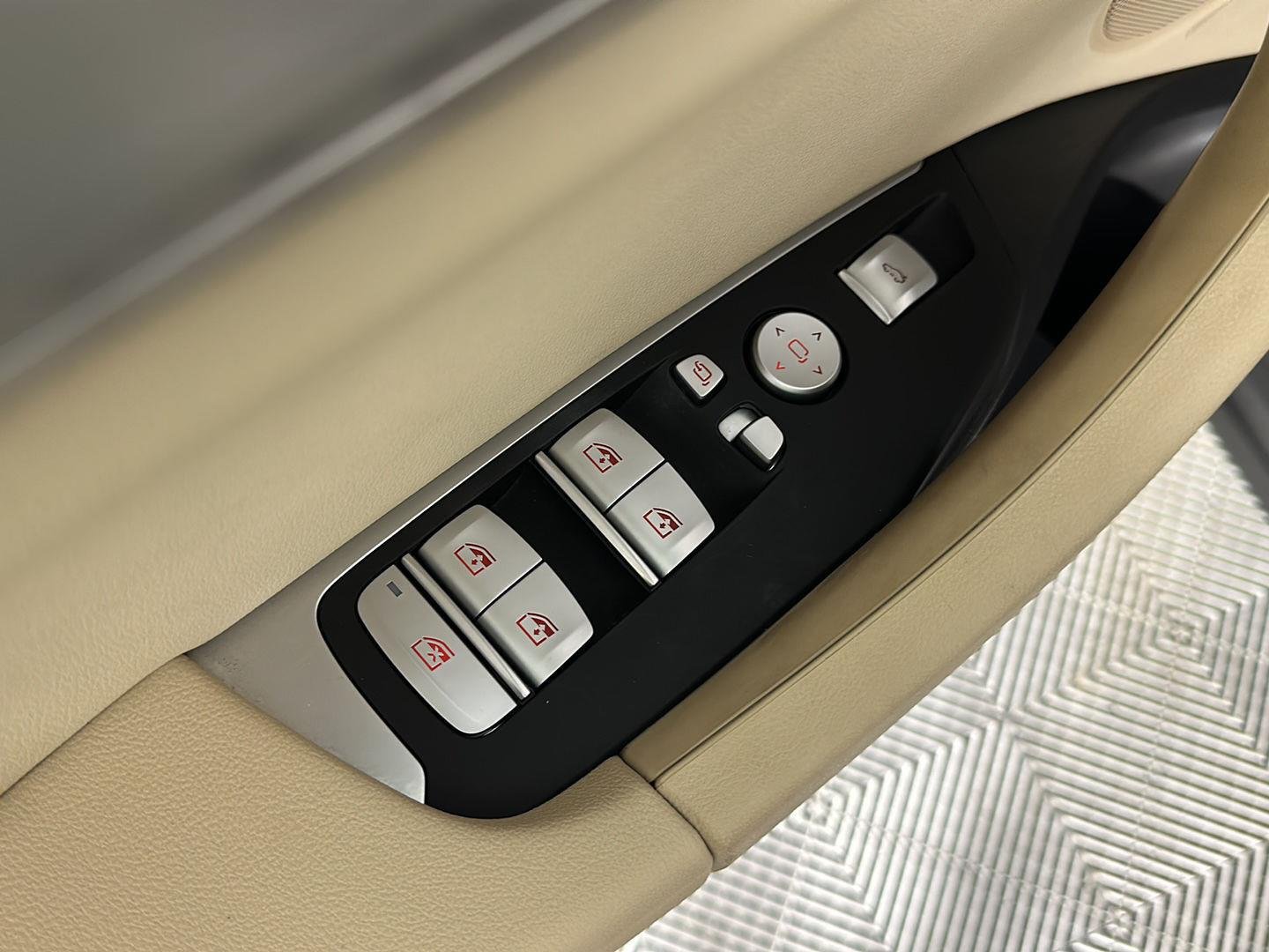 Used 2024 Jet Black BMW xDrive30i image 12