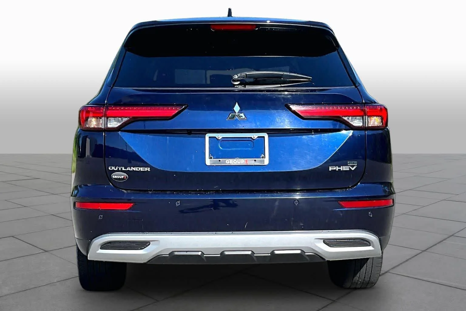 Used 2025 Cosmic Blue Metallic Mitsubishi SE image 5