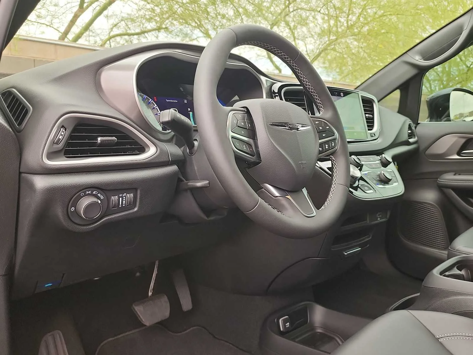 2026 Chrysler Voyager LX - Photo 10