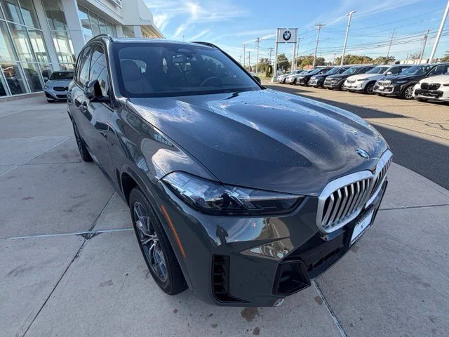 Used 2024 Gray BMW xDrive40i image 7