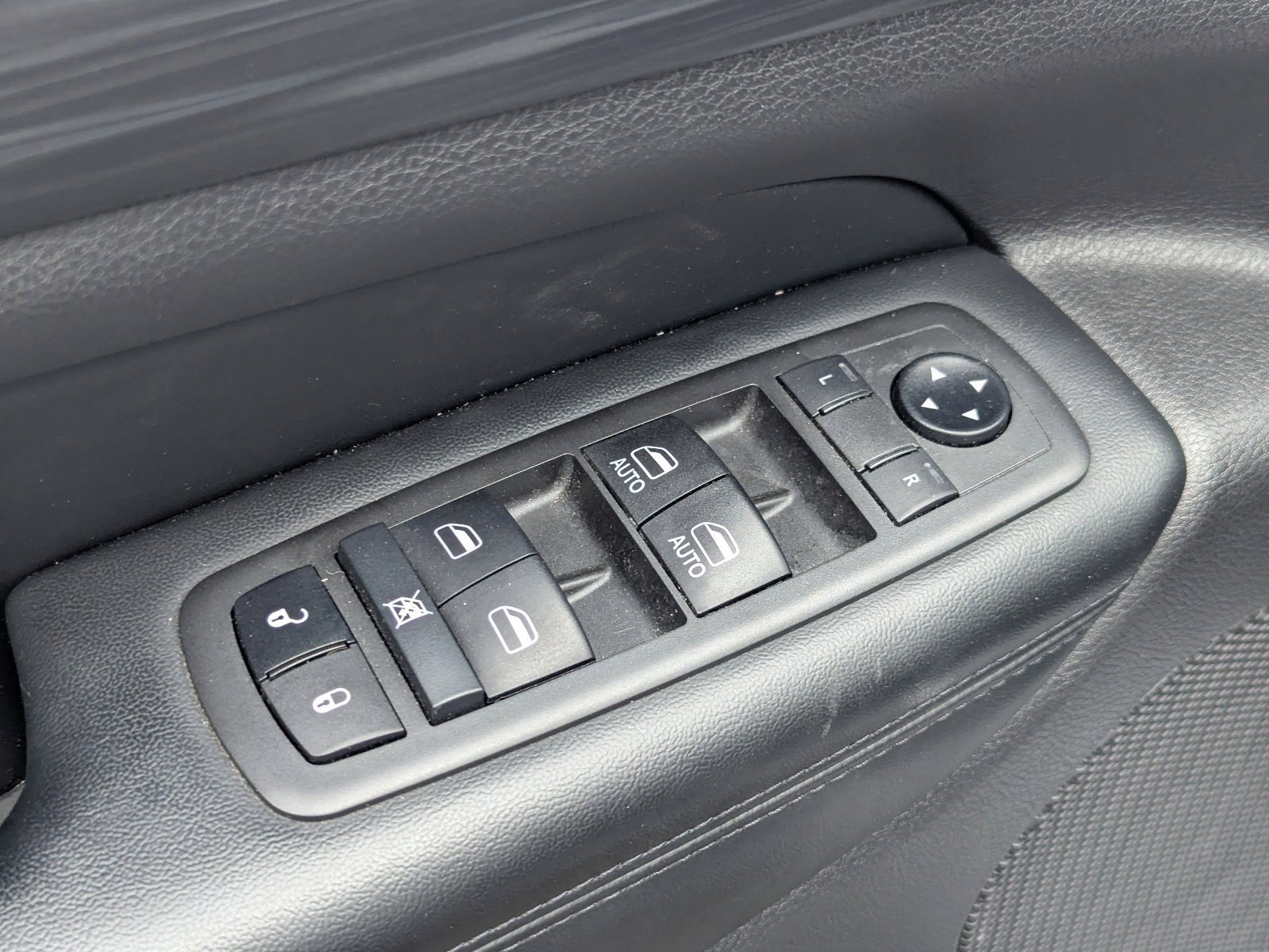 Used 2021 Billet Silver Metallic Clearcoat Jeep Laredo X image 15