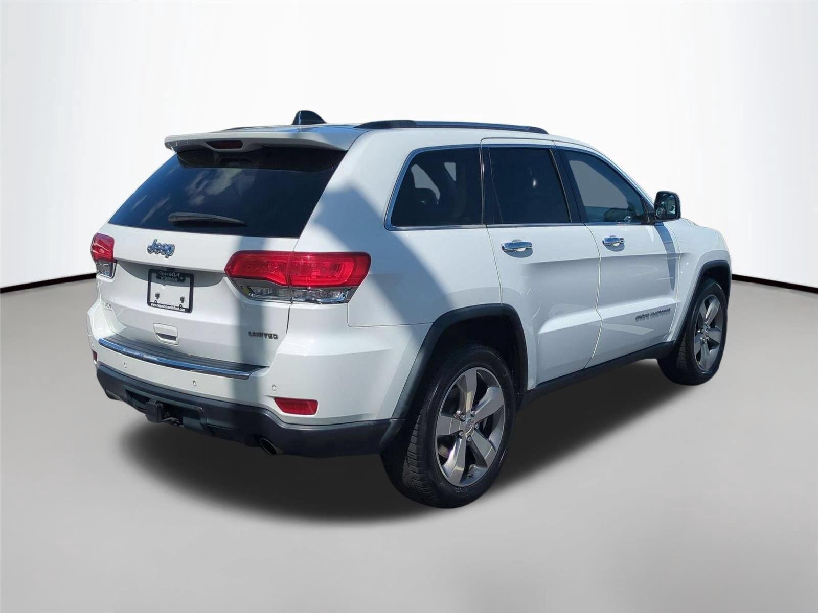 Used 2015 Bright White Clearcoat Jeep Limited image 5