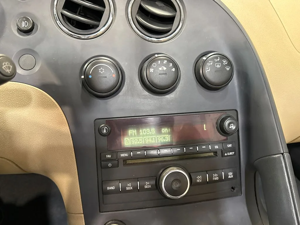 Used 2006 Blue Pontiac Base image 12