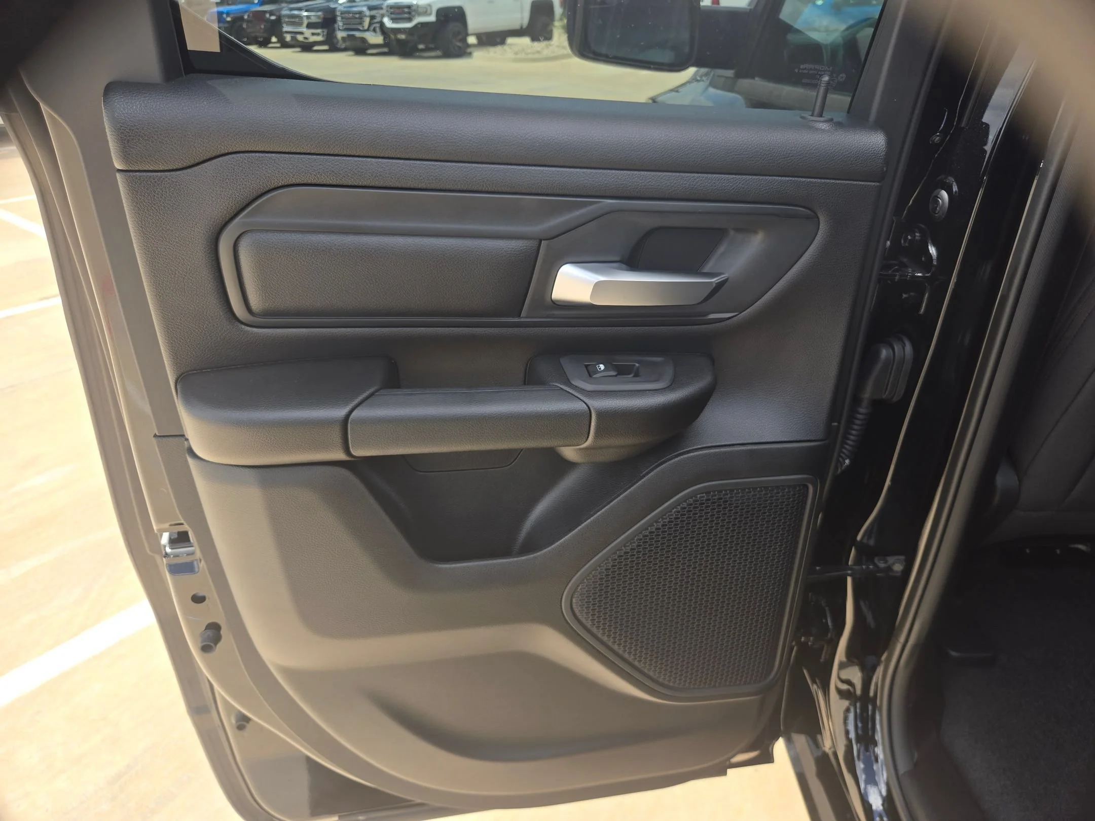 New 2026 Diamond Black Crystal Pearl-Coat Exterior Paint RAM Express image 14