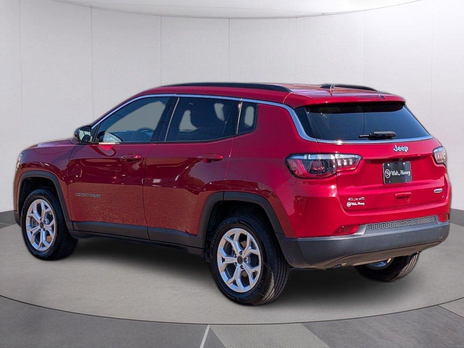 Used 2025 Red Hot Pearlcoat Jeep Latitude image 3