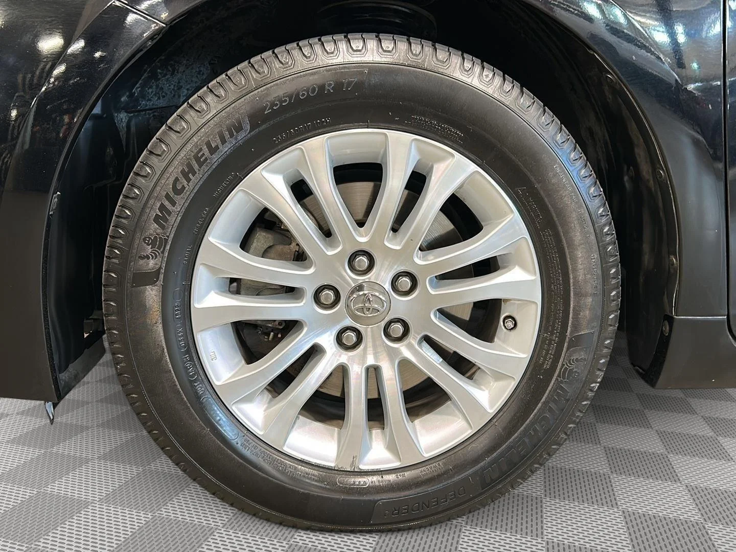Used 2017 Midnight Black Metallic Toyota XLE Premium image 22