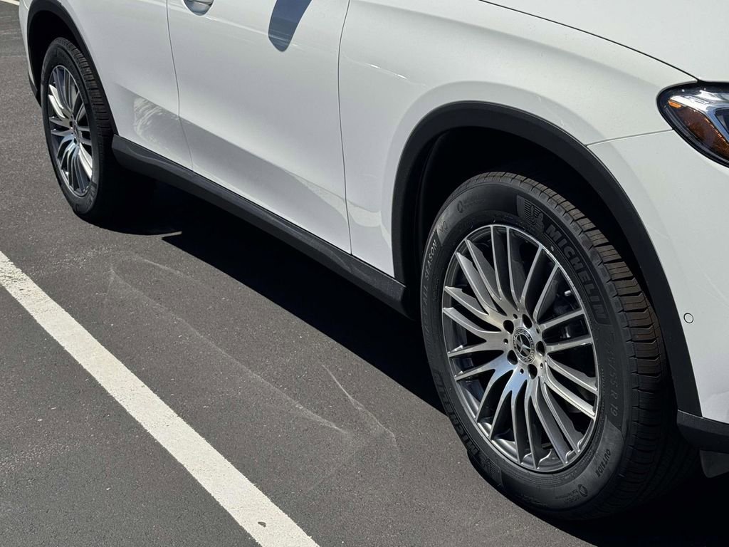 New 2026 Polar White Mercedes-Benz GLC 300 image 12