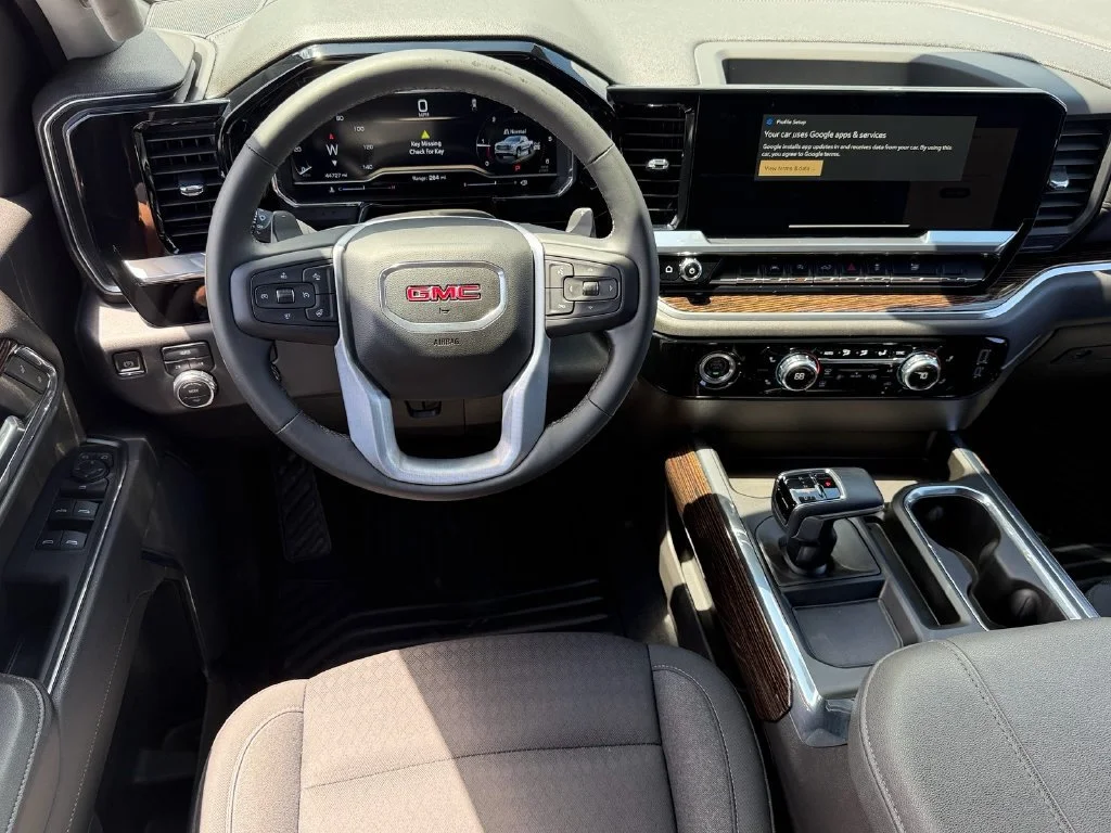 Used 2023 SUMMIT WHITE GMC Elevation image 13