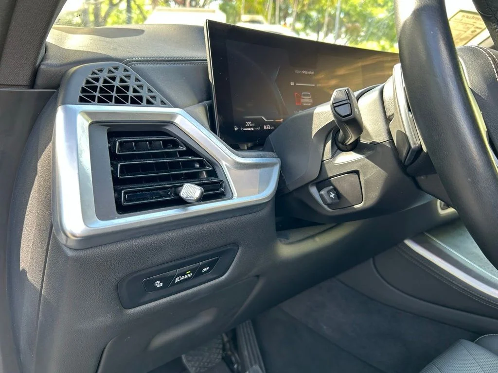 Used 2025 White BMW xDrive40i image 19