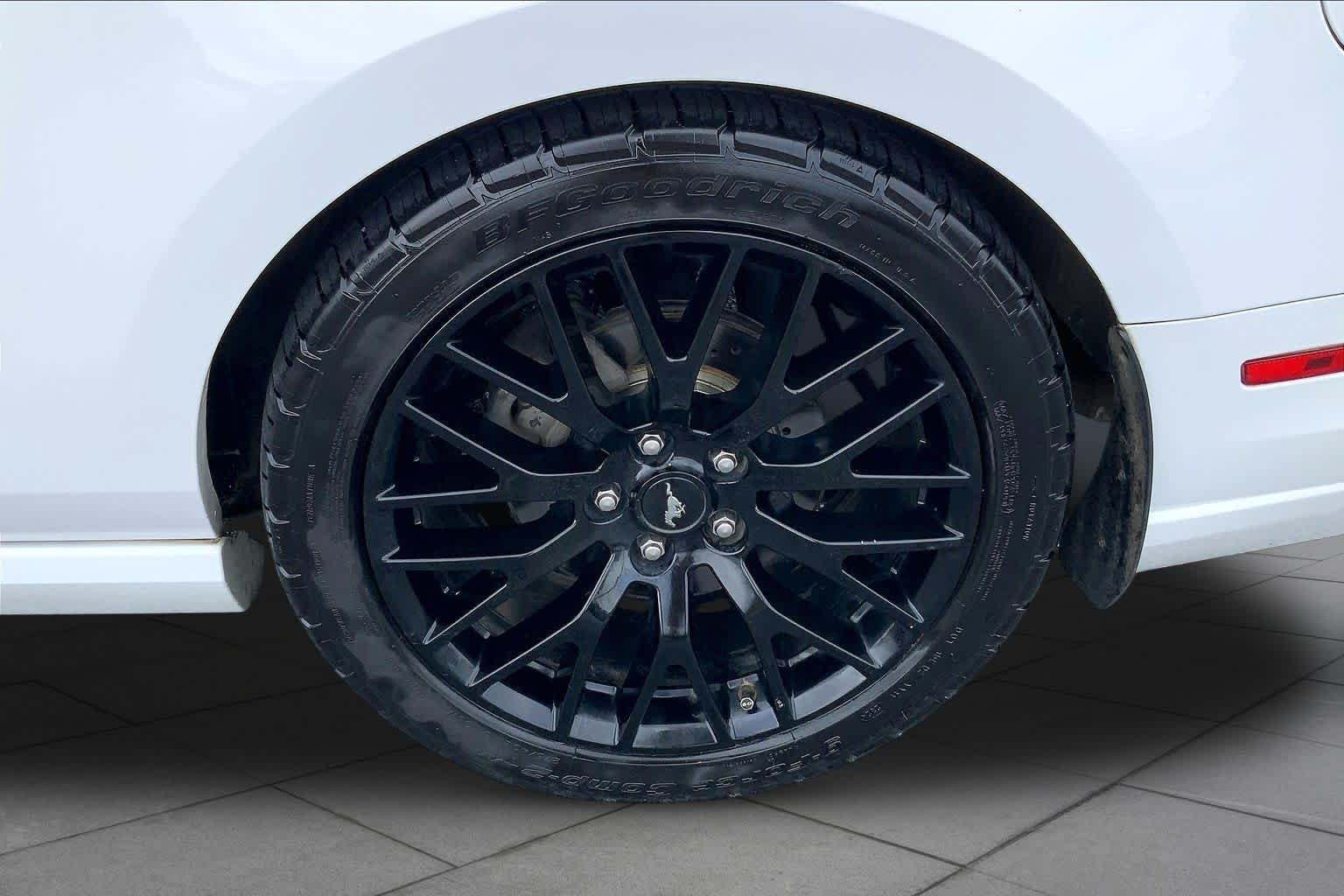 Used 2014 Oxford White Ford GT image 9