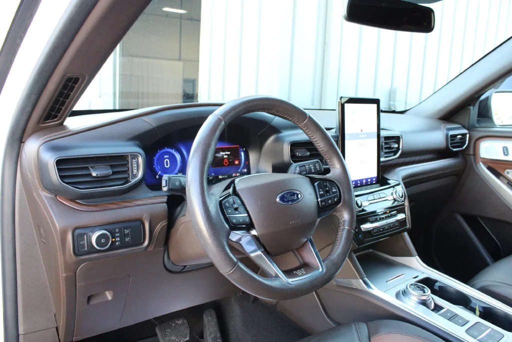 Used 2022 White Ford King Ranch image 2
