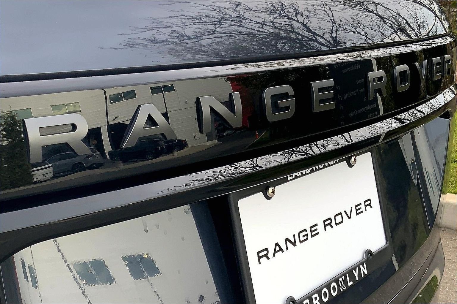 Certified Used 2026 Varesine Blue Metallic Land Rover Dynamic SE image 9