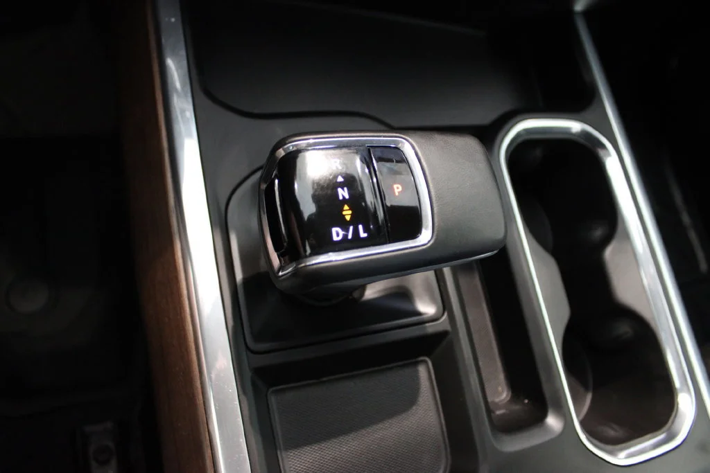 Used 2024 Iridescent Pearl Tricoat Chevrolet High Country image 17