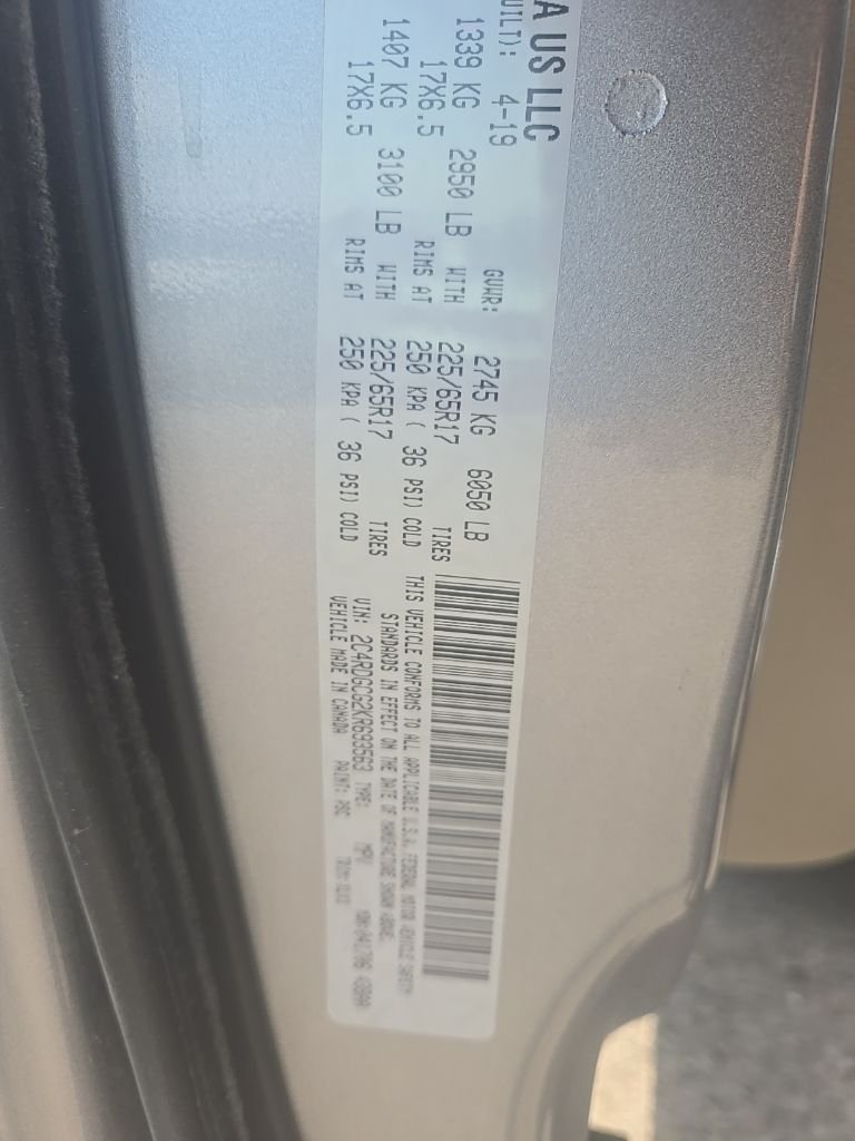 Used 2019 Silver Dodge SXT image 9