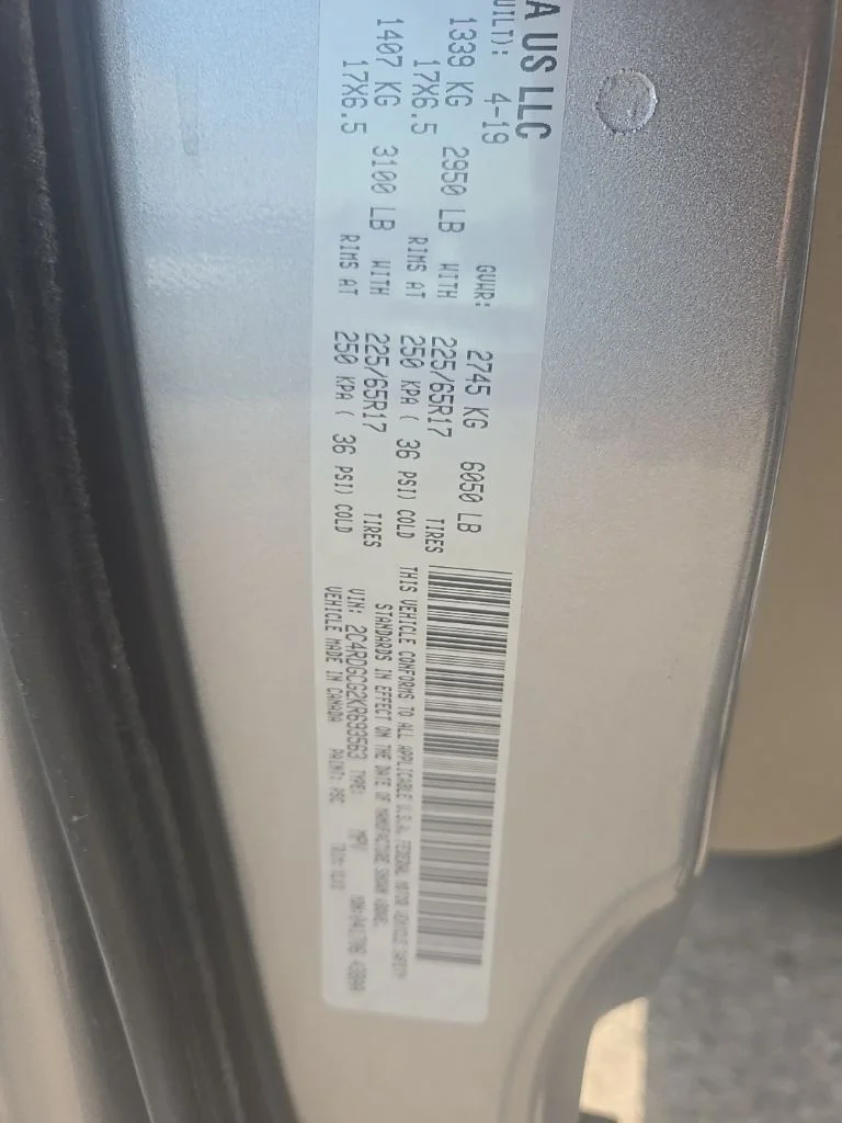 Used 2019 Silver Dodge SXT image 9