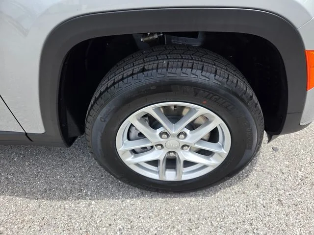New 2026 Silver Zynith Jeep Laredo X image 17