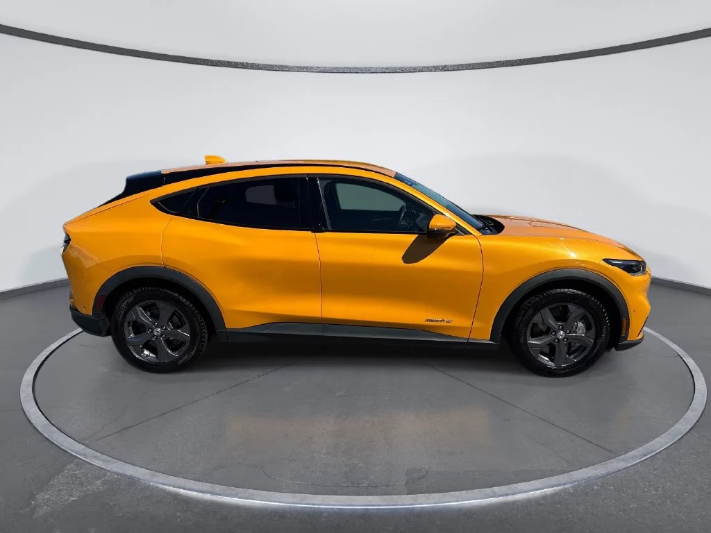 Used 2022 Orange Ford Select image 8
