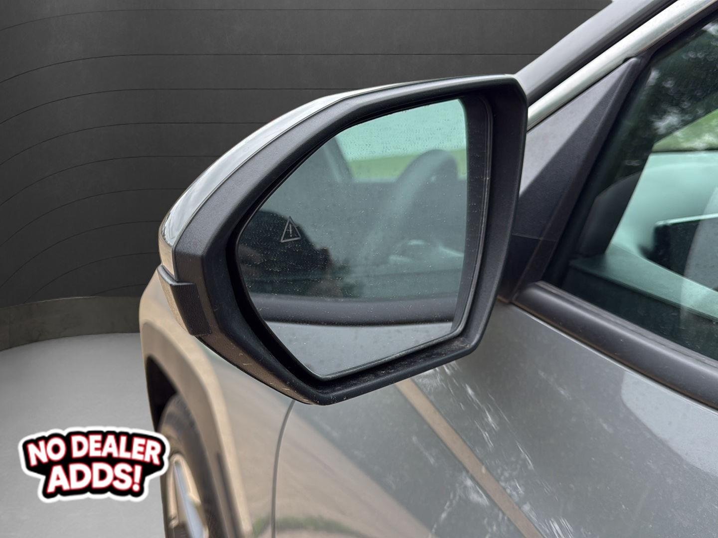 Used 2025 Hampton Gray Hyundai SEL image 31