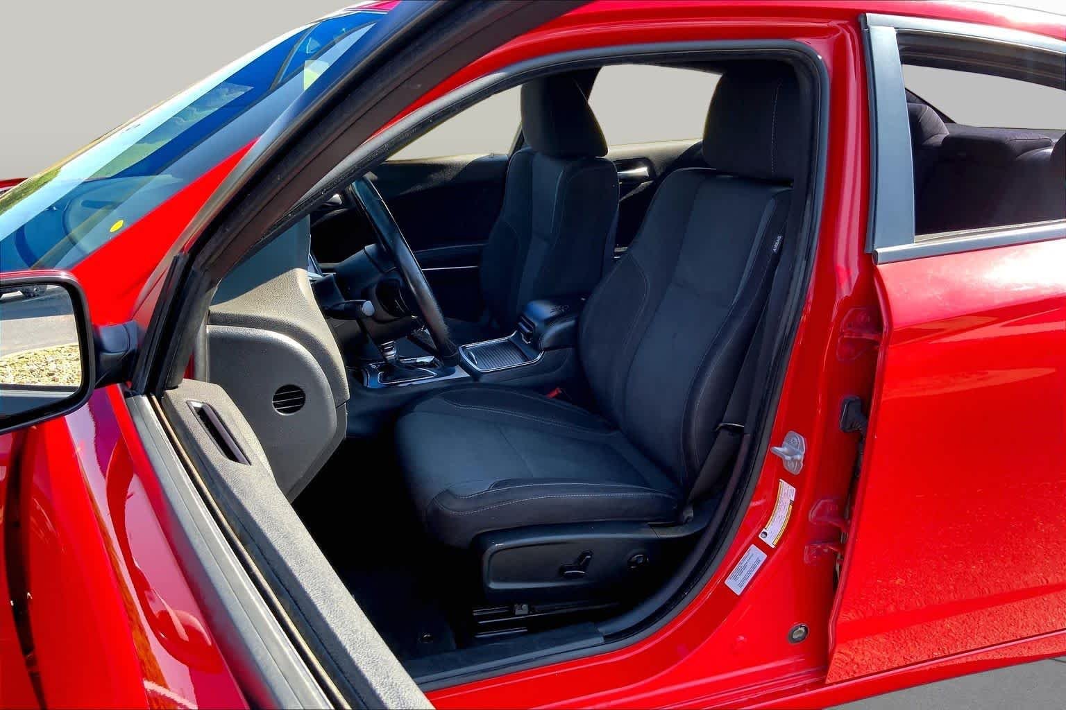 Pre-Owned 2015 Dodge Charger SXT