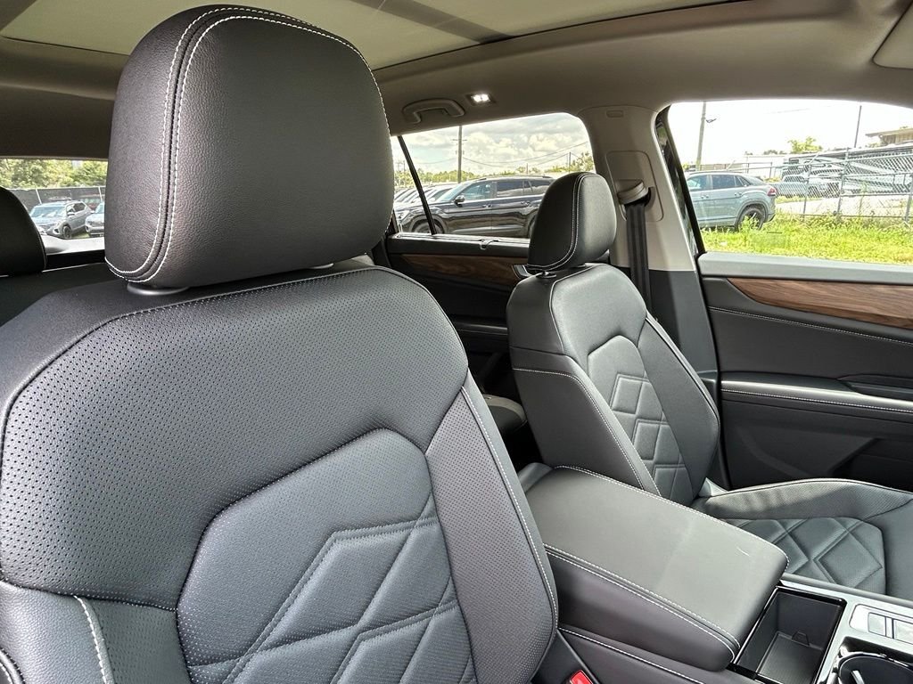 New 2026 Black Volkswagen SE w/Technology image 39