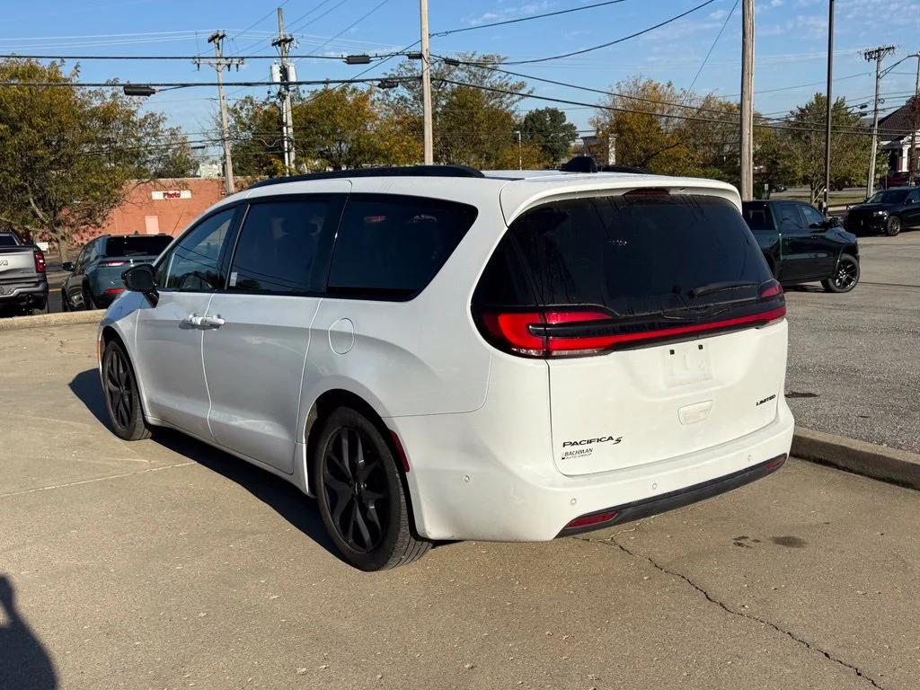 Used 2024 White Chrysler Limited image 8