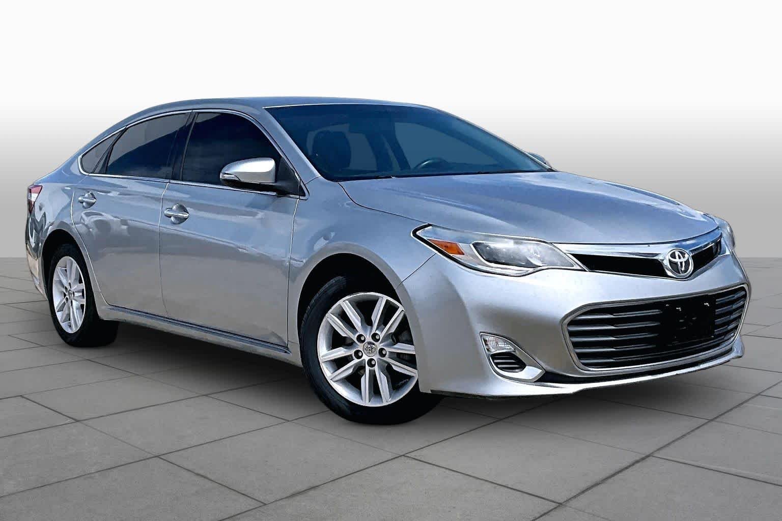 Used 2015 Celestial Silver Metallic Toyota XLE image 3