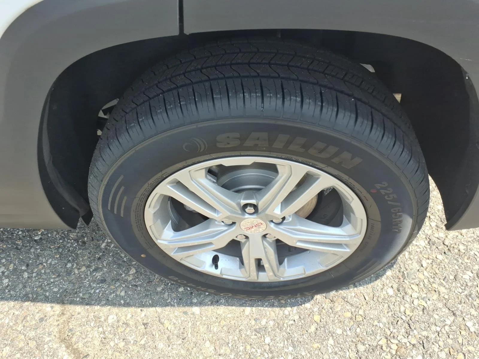 Used 2024 Summit White GMC SLE image 12