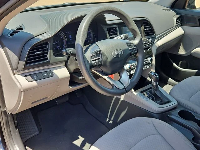 Used 2020 Gray Hyundai SE image 21