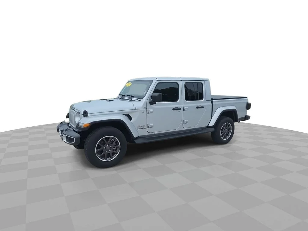 Used 2022 Silver Jeep Overland image 4