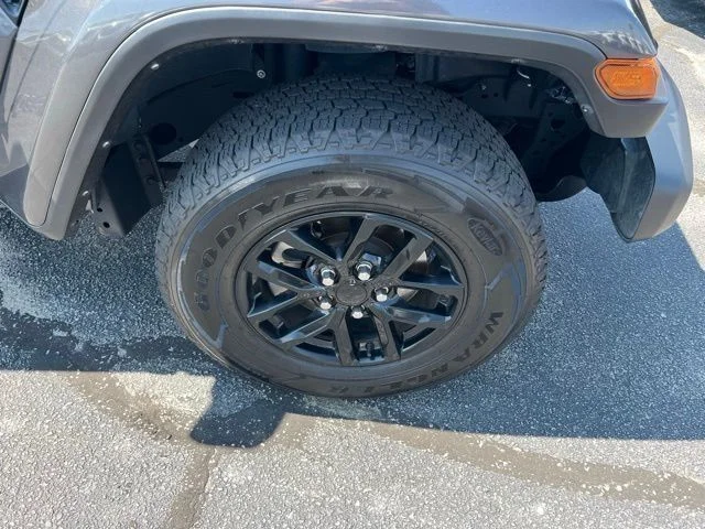 Used 2023 Gray Jeep Sport S image 12