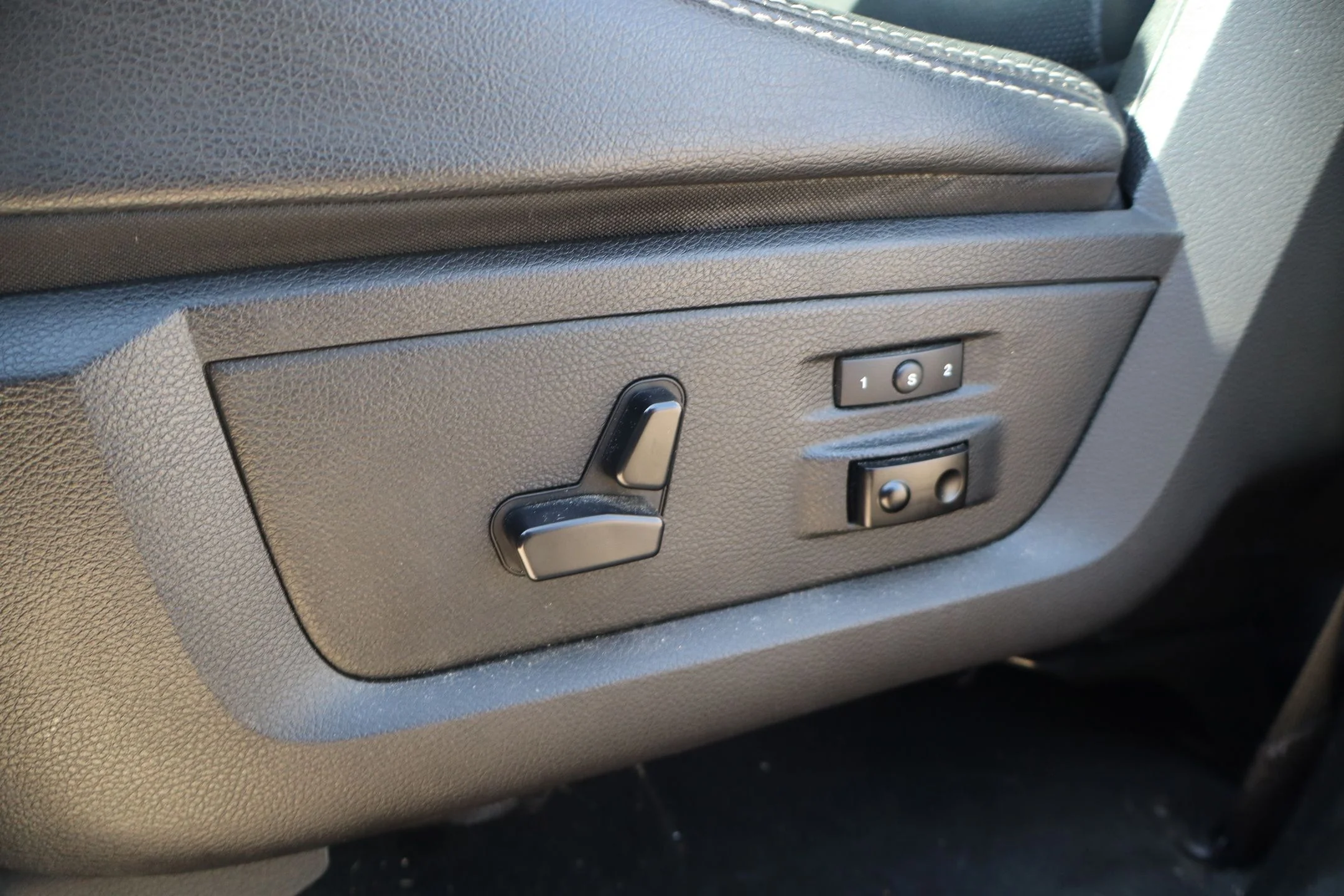 Used 2017 White Ram Laramie image 14