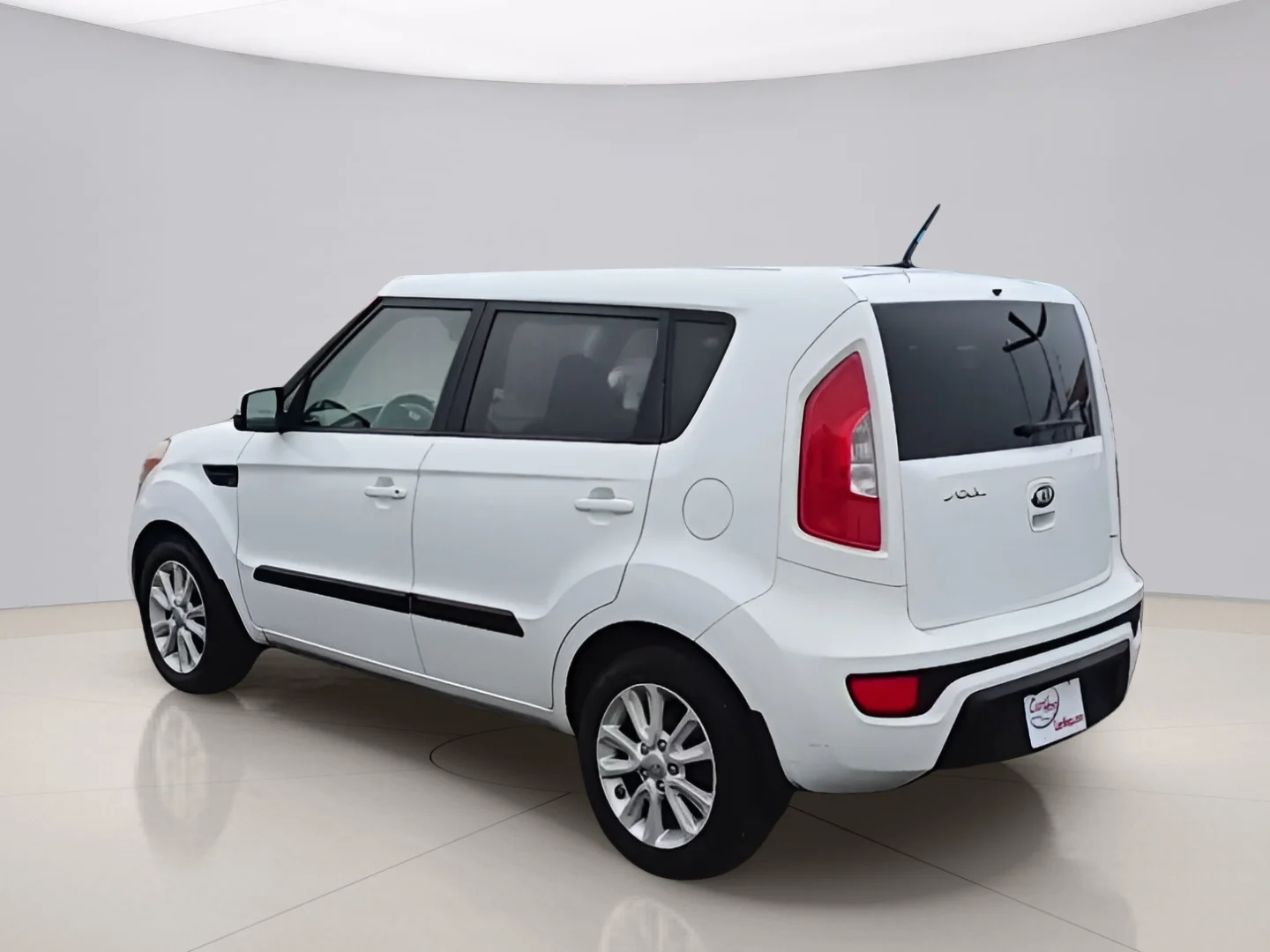 Used 2013 White Kia ! WAGON image 3