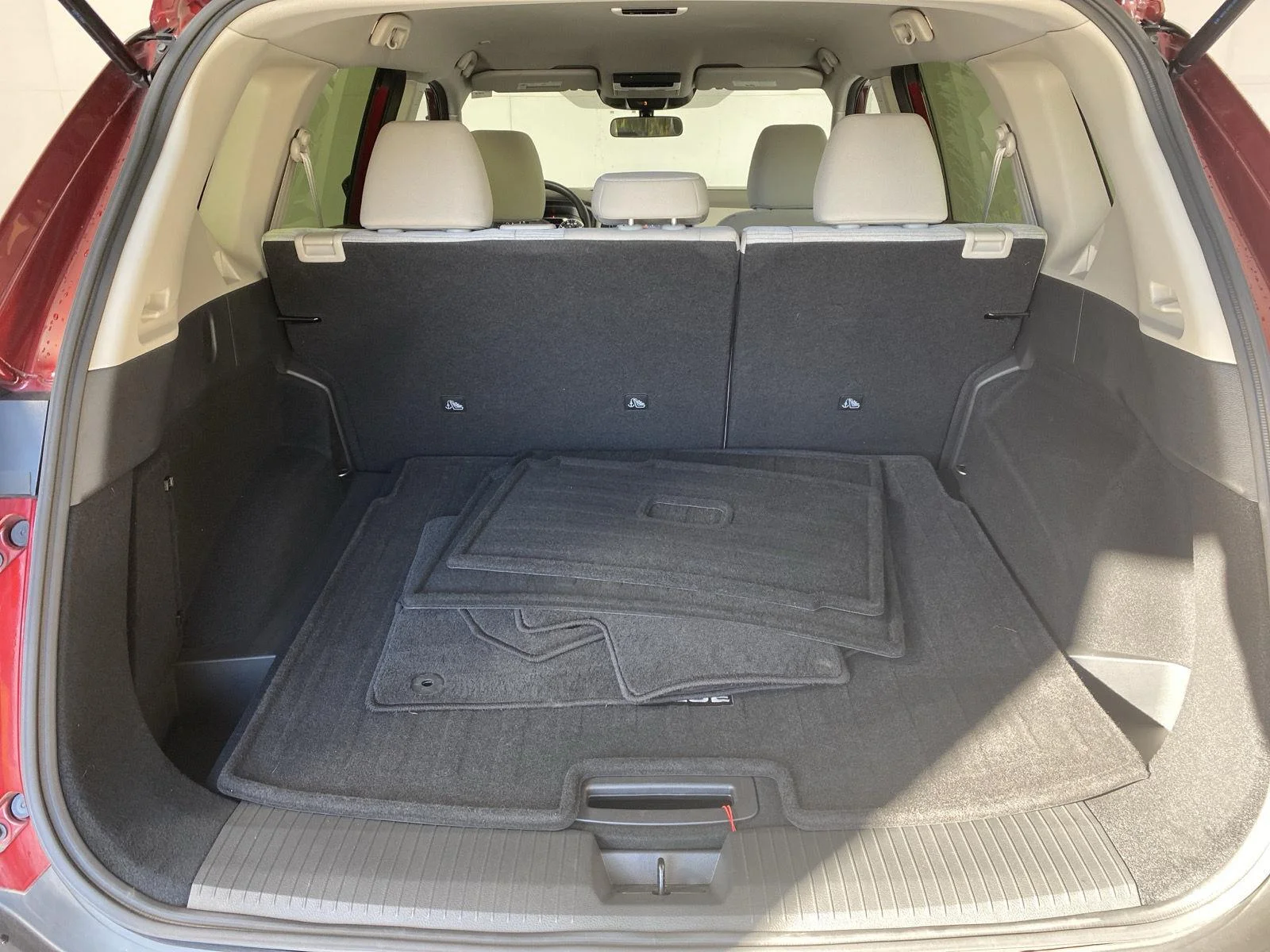 Used 2023 Scarlet Ember Tintcoat Nissan SV image 16