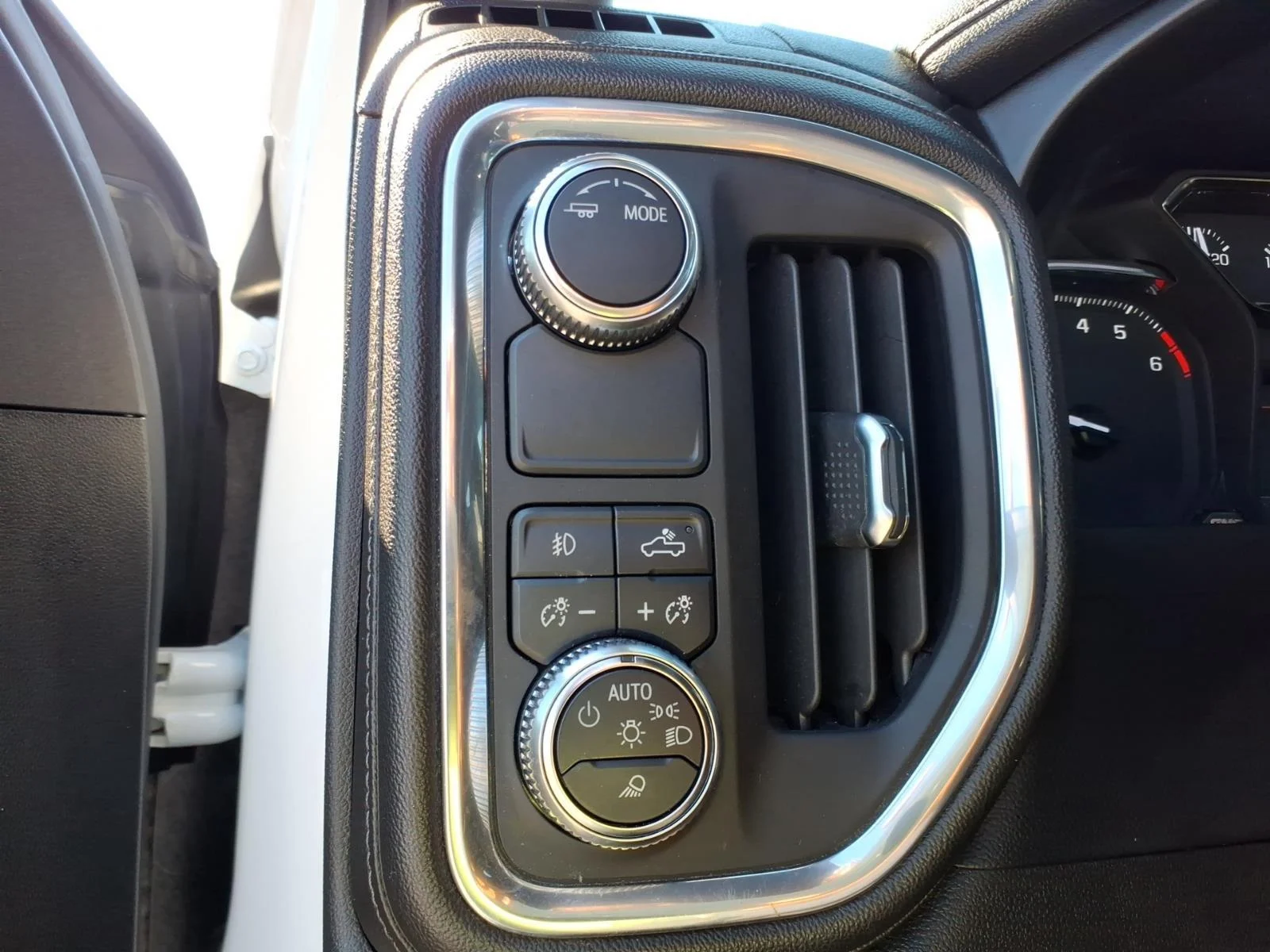Used 2021 Summit White GMC Elevation image 8