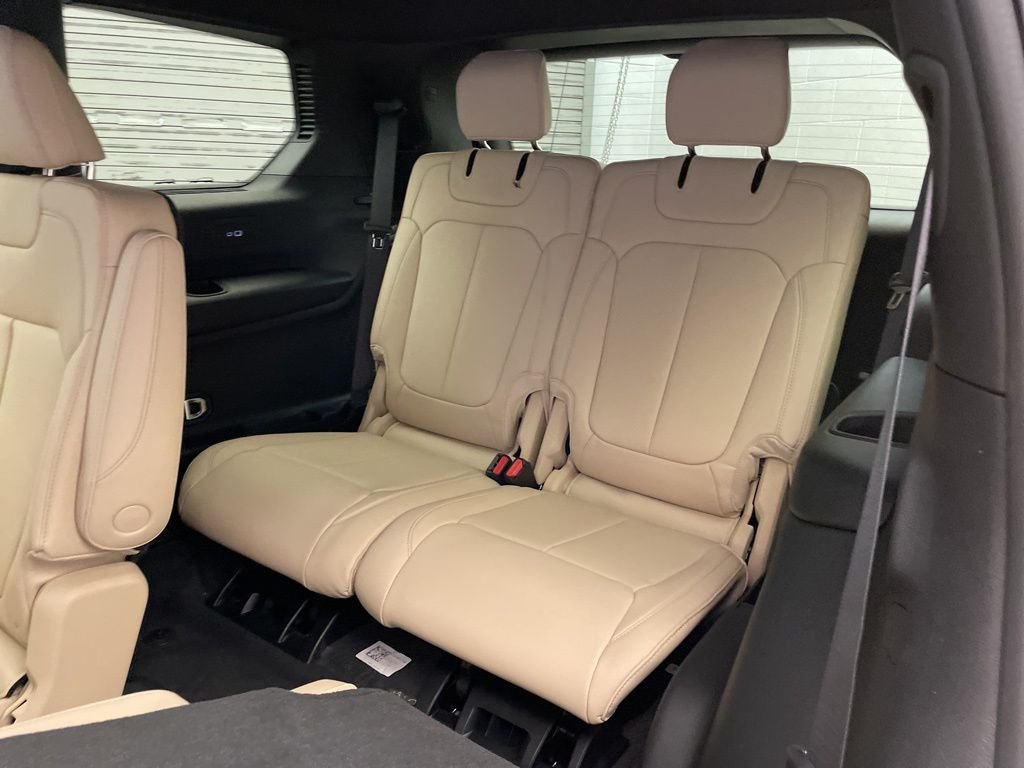 New 2026 Bright White Clear-Coat Exterior Paint Jeep Limited image 17