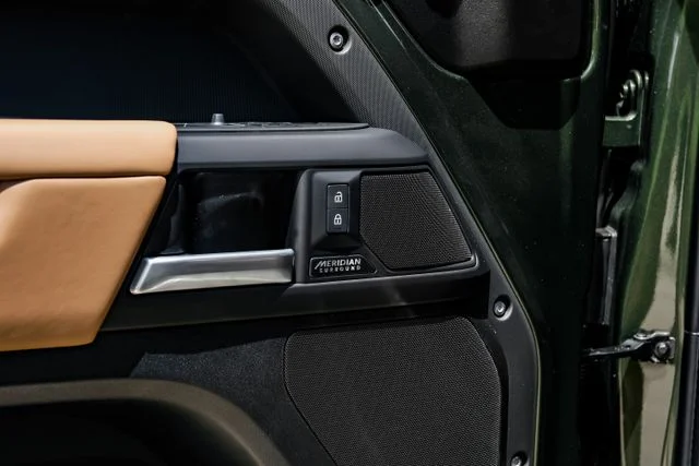 New 2026 Woolstone Green Land Rover X-Dynamic SE image 55
