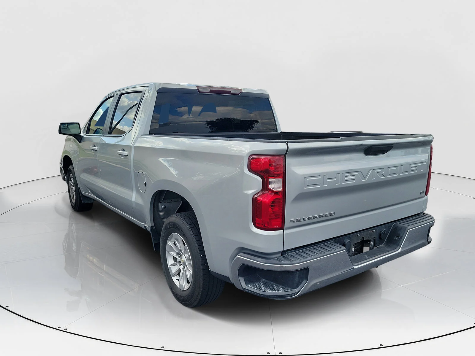 Used 2020 Silver Ice Metallic Chevrolet LT image 4