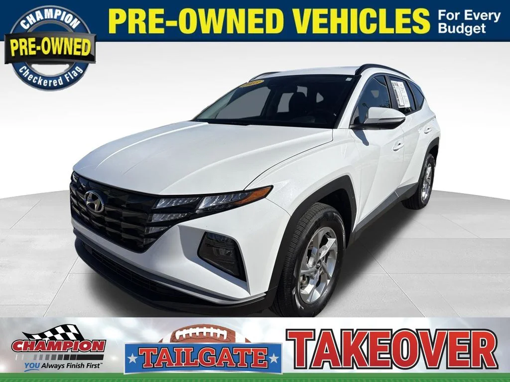 Used 2023 White Hyundai SEL image 1