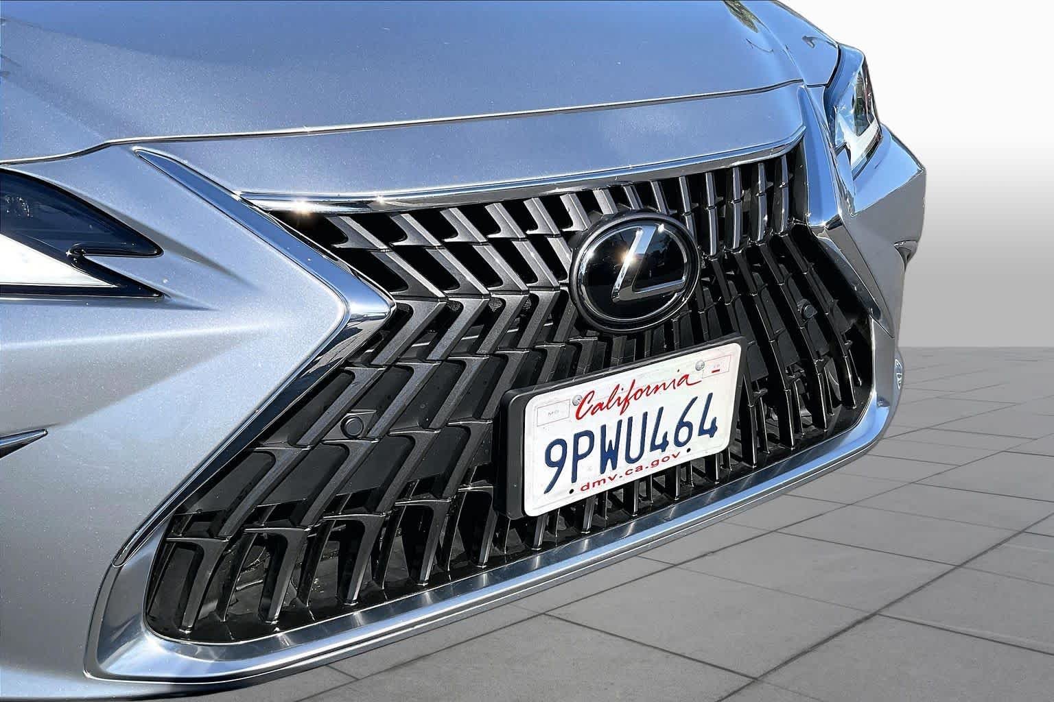 Used 2025 Iridium Lexus  image 29