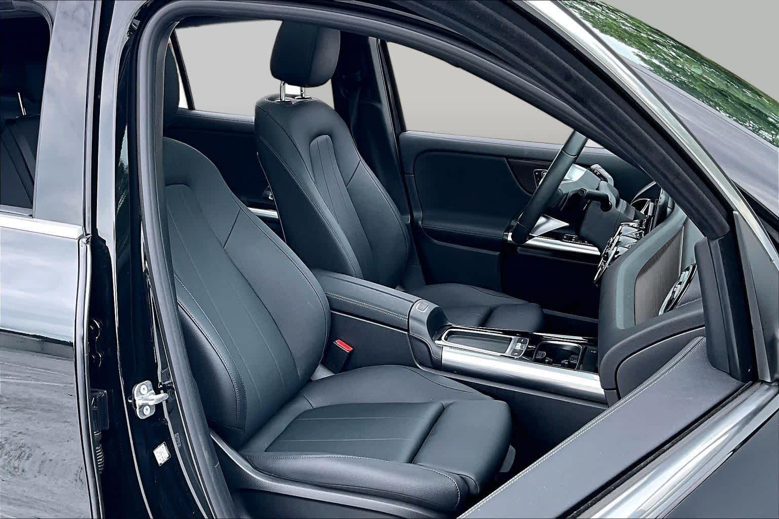 Used 2026 Cosmos Black Metallic Mercedes-Benz GLA 250 image 9