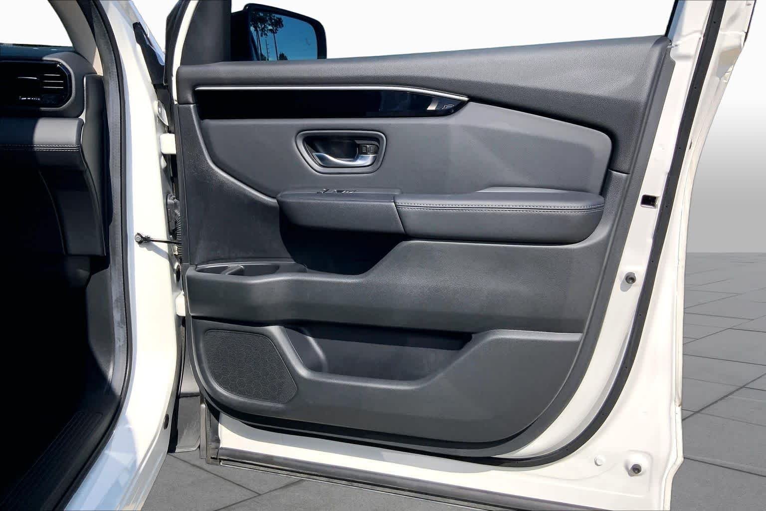 Used 2025 Platinum White Pearl Honda EX-L image 22
