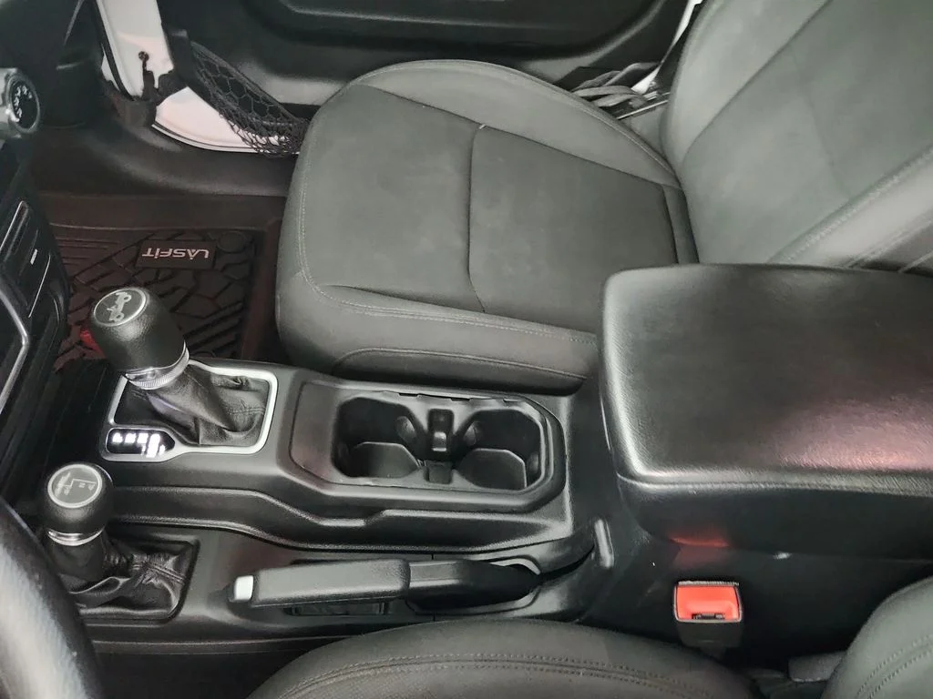 Used 2018 White Jeep Unlimited Sport image 32