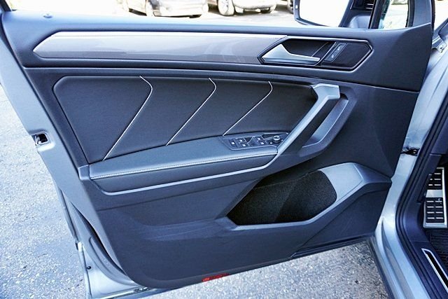 Used 2023 Silver Volkswagen 2.0T SE R-Line Black image 23