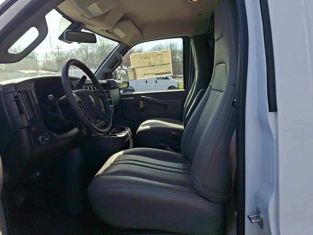 2025 GMC Savana Cargo Work Van - Photo 9