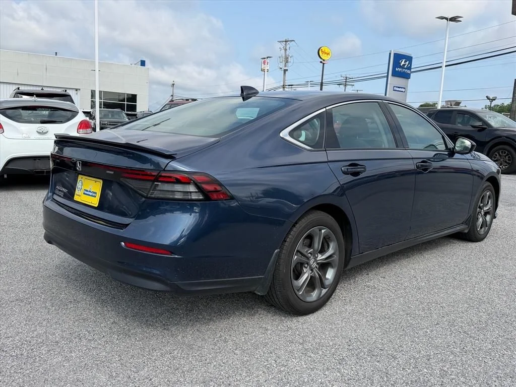 Used 2023  Honda EX image 12