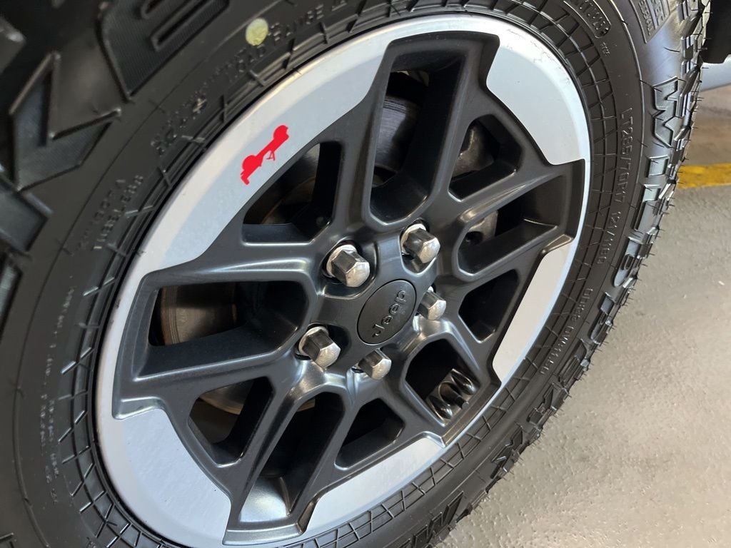 Used 2022 Bright White Clearcoat Jeep Rubicon image 15