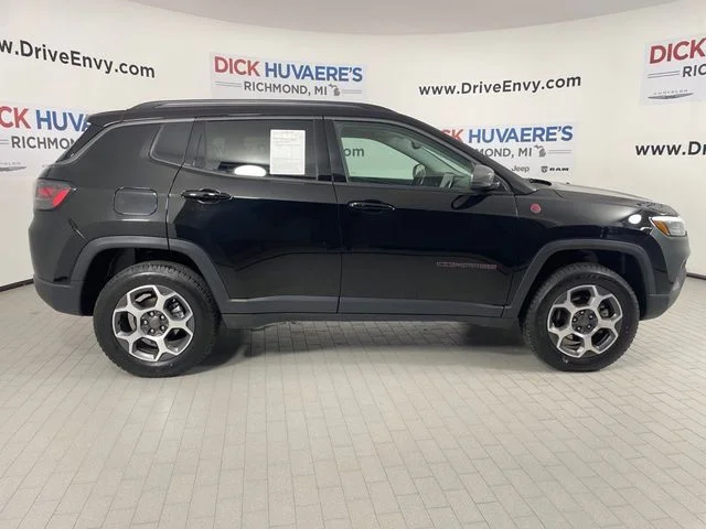 Used 2022 Black Jeep Trailhawk image 4